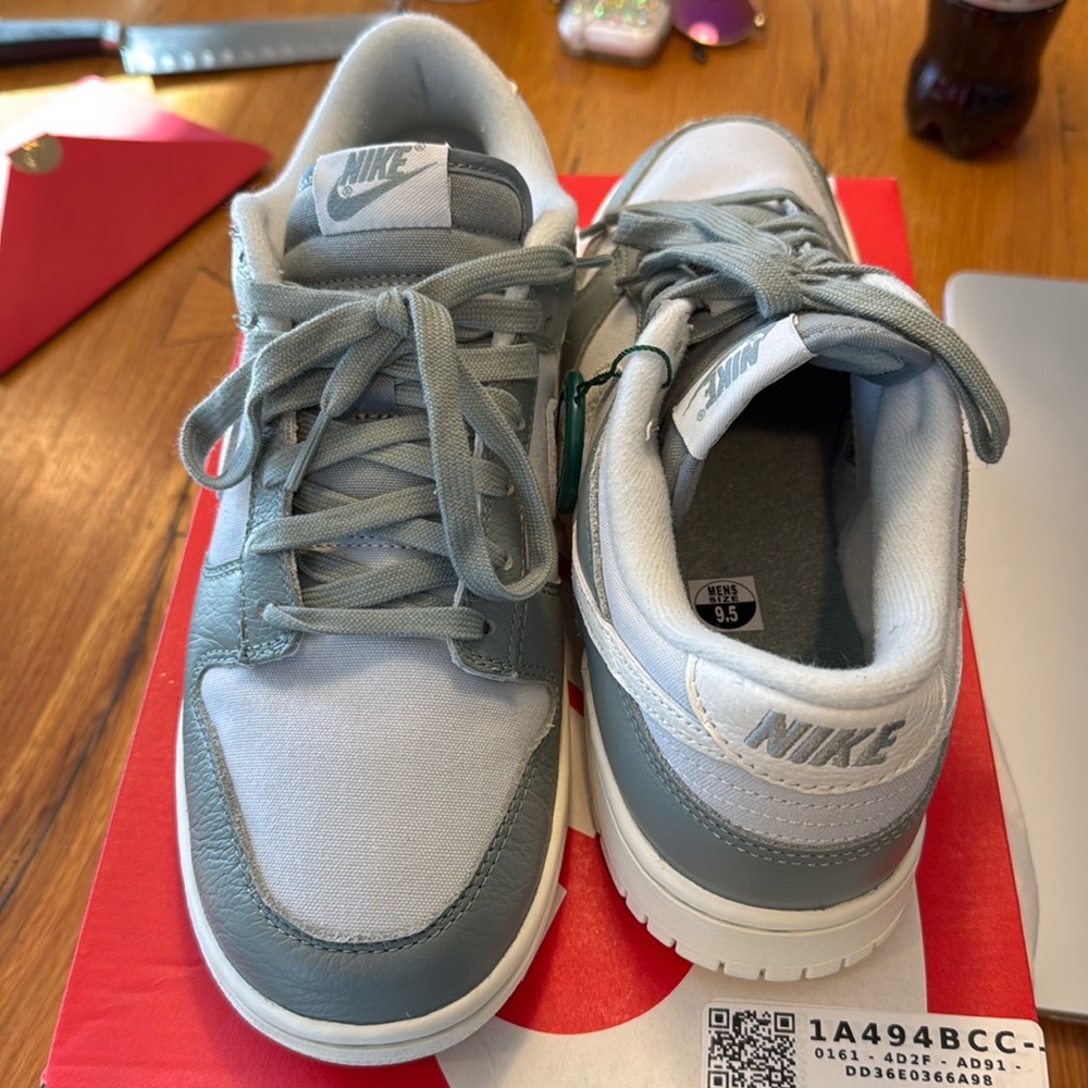 Nike Low Dunk retro men’s sneakers size 9.5